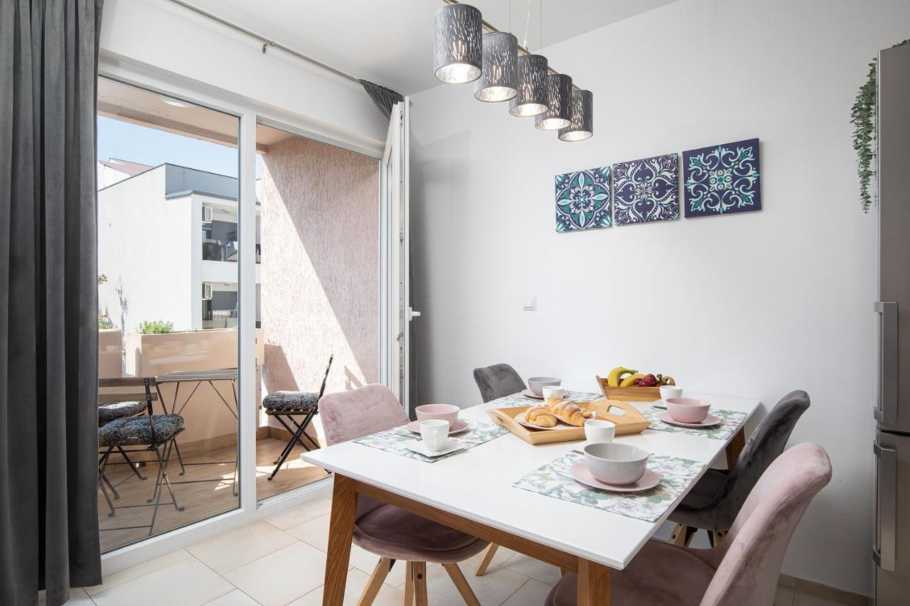 Stylish City Stay With Balcony & Free Parking Pula Eksteriør billede