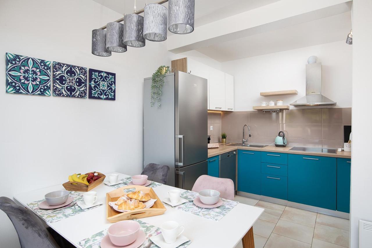 Stylish City Stay With Balcony & Free Parking Pula Eksteriør billede