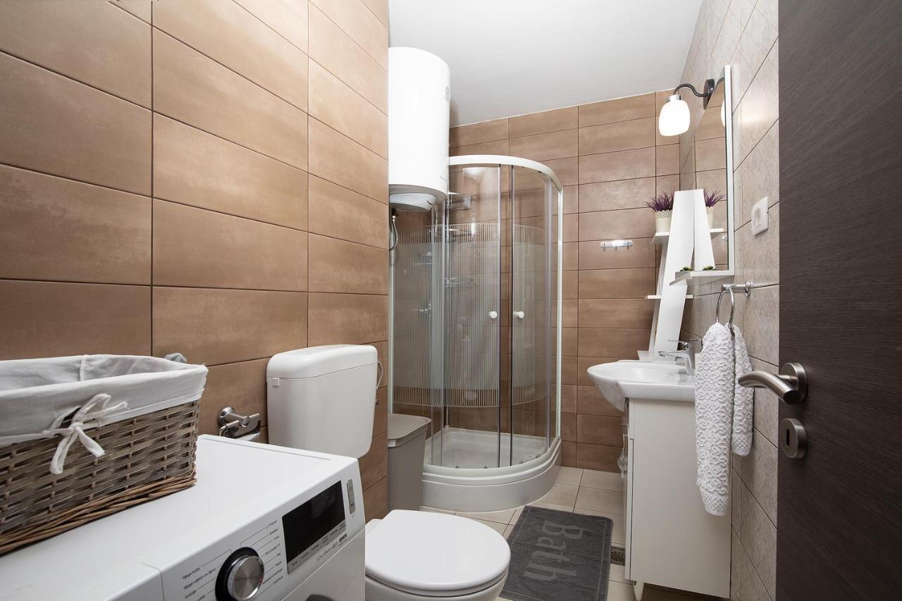 Stylish City Stay With Balcony & Free Parking Pula Eksteriør billede