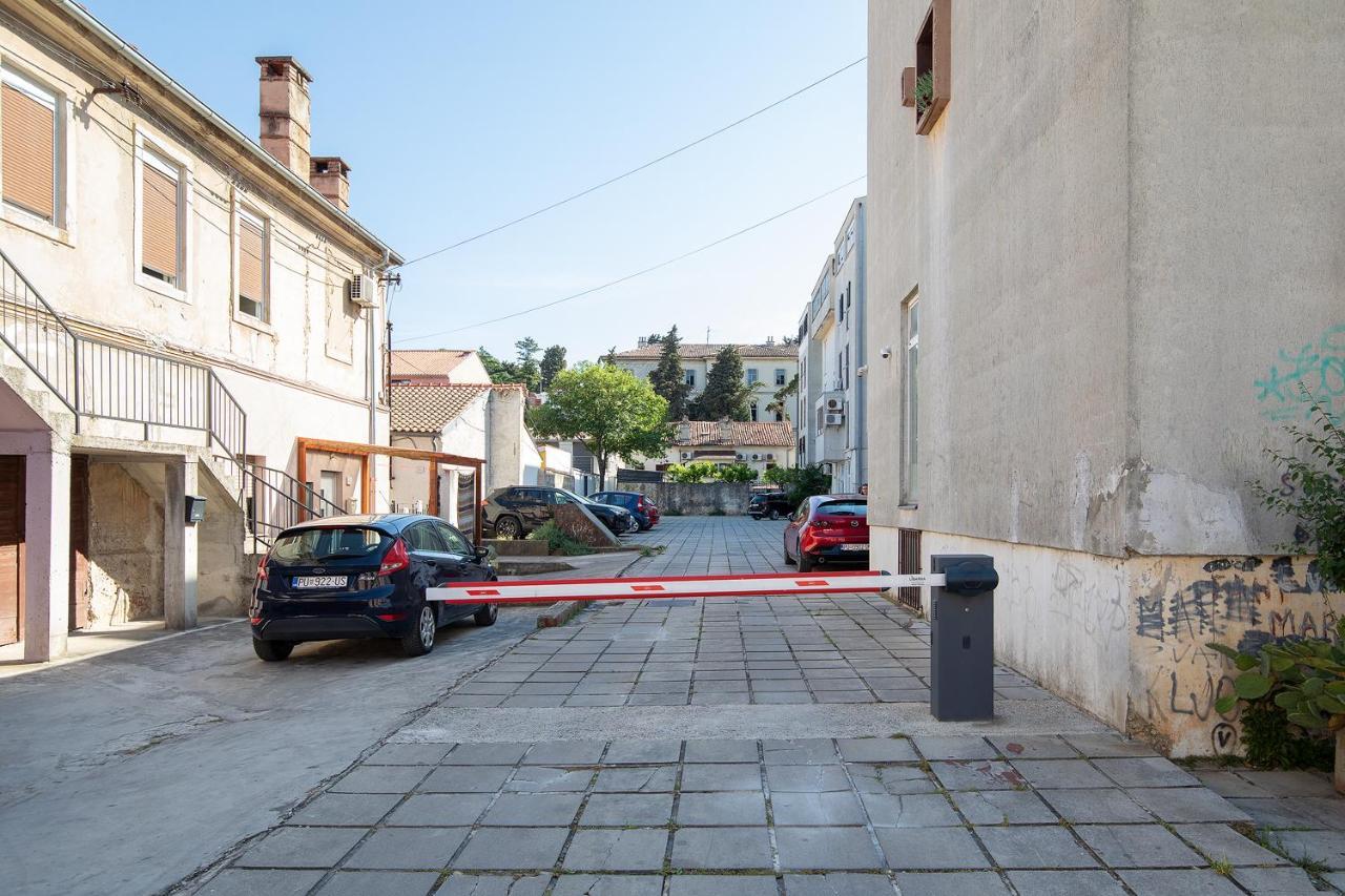 Stylish City Stay With Balcony & Free Parking Pula Eksteriør billede