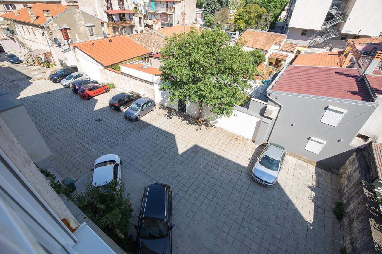 Stylish City Stay With Balcony & Free Parking Pula Eksteriør billede
