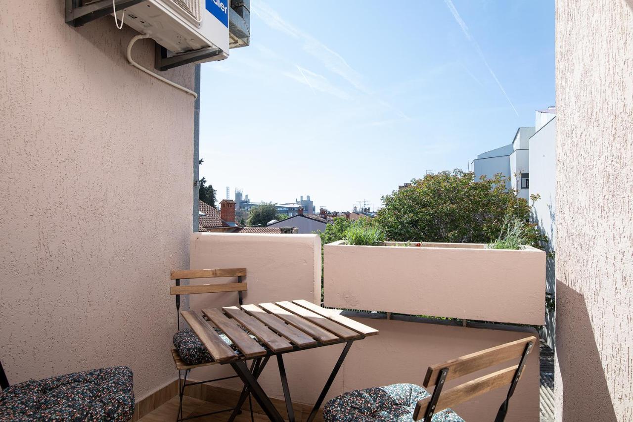 Stylish City Stay With Balcony & Free Parking Pula Eksteriør billede